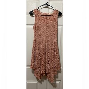 Lace sleeveless dress